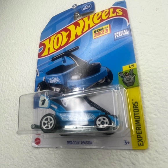 Draggin Wagon Hot Wheels never opened good condition blue wagon - Picture 2 of 4